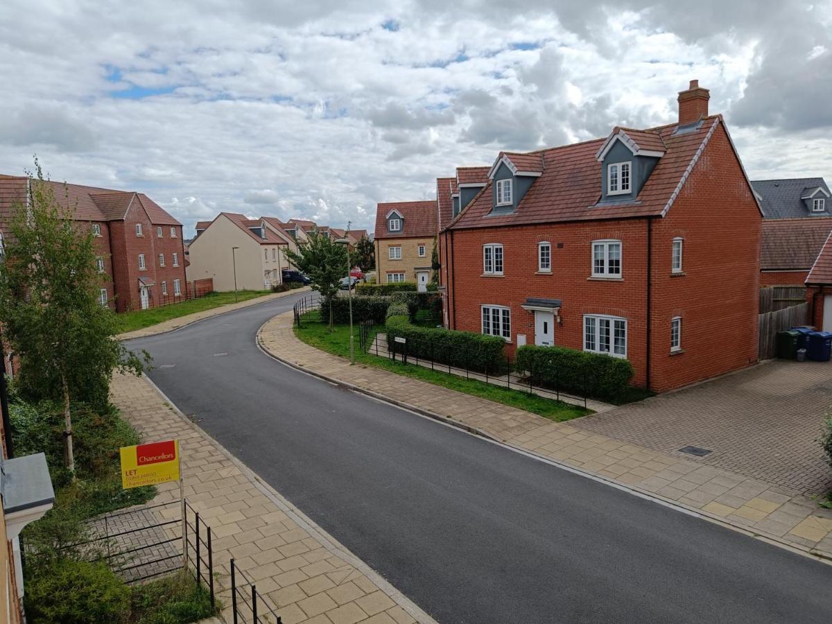 3 Bedroom Townhouse Near Bicester Village 외부 사진
